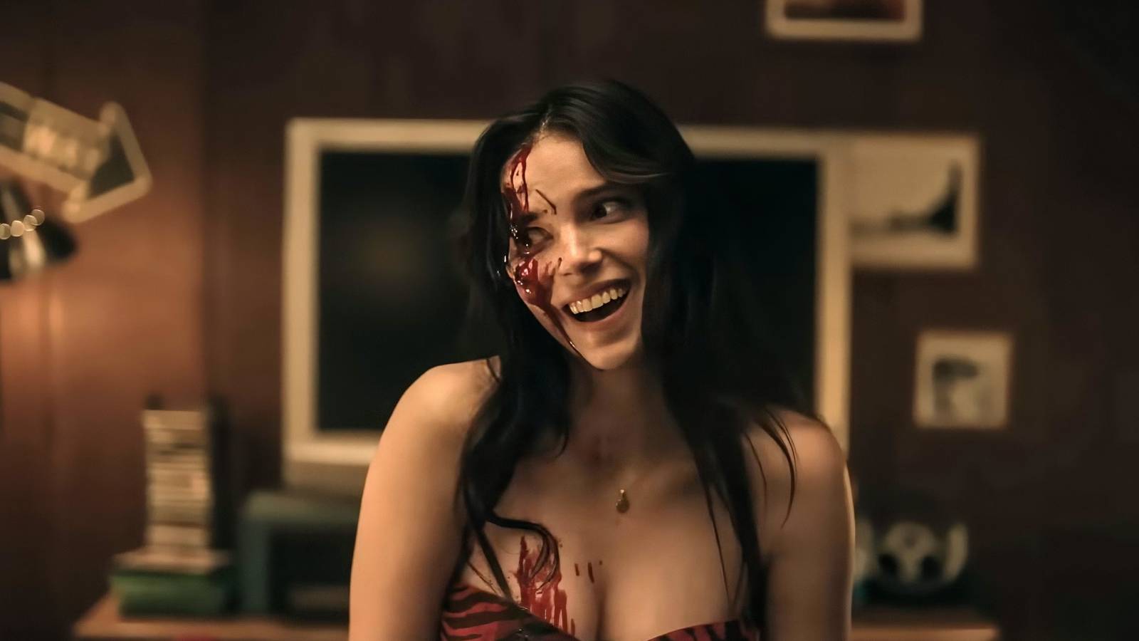 Obsession Yıldızı Inde Navarrette, Waffle House Temalı Bilim Kurgu Filminde Başrolde