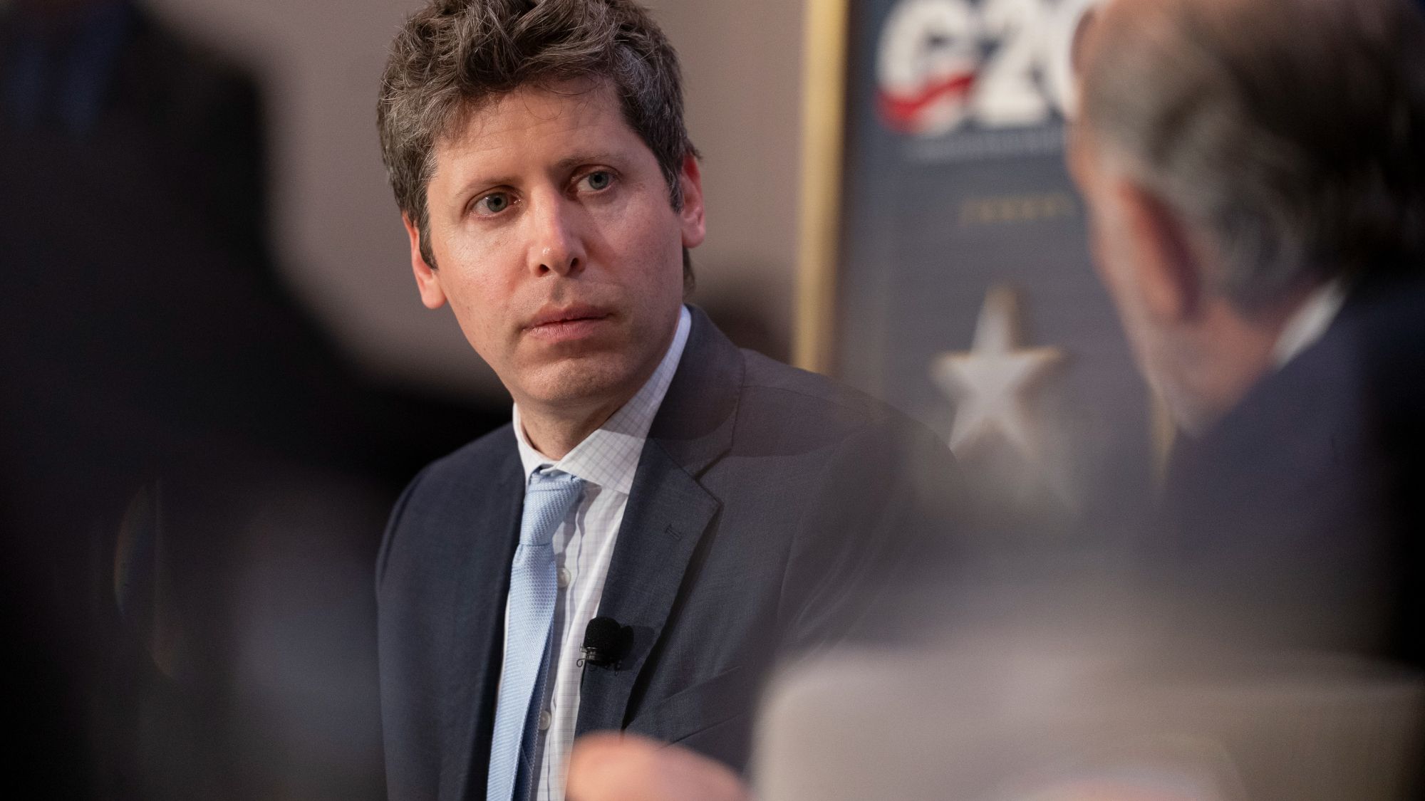 OpenAI CEO'su Sam Altman: 38.000 ChatGPT Sorgusu, Bir Bademin Suyuna Eşit