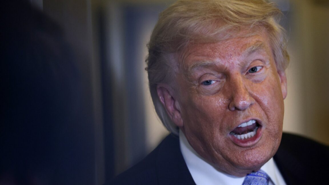 Trump, FCC'ye Gazeteciyi Cezalandırma Çağrısı Yaptı