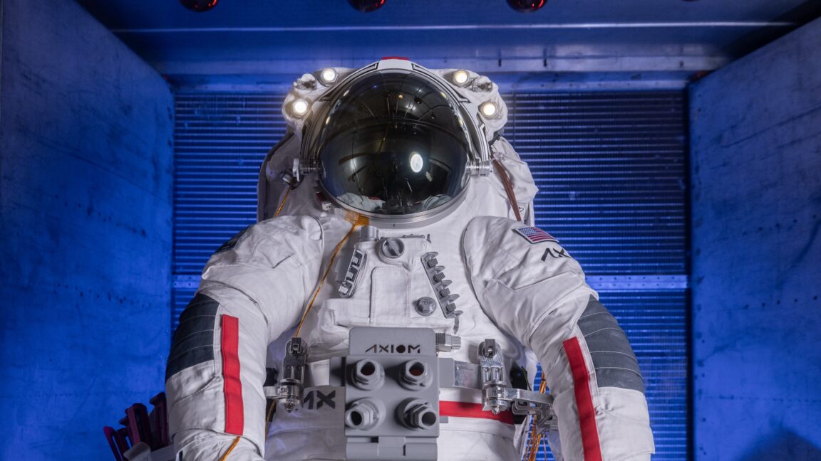 NASA, Ay Görevi Takvimini Kurtarmak İçin Uzay Giysisi Tasarımını Sadeleştiriyor